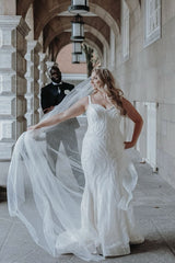 White Wedding Dress Mermaid Sweetheart Spaghetti Straps Sleeveless Beaded Sequined Bridal Gown