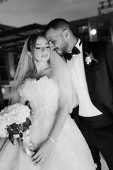 White Wedding Dress Strapless Beaded Ball Gown Sleeveless Cathedral Train Tulle Bridal Gown With Appliques