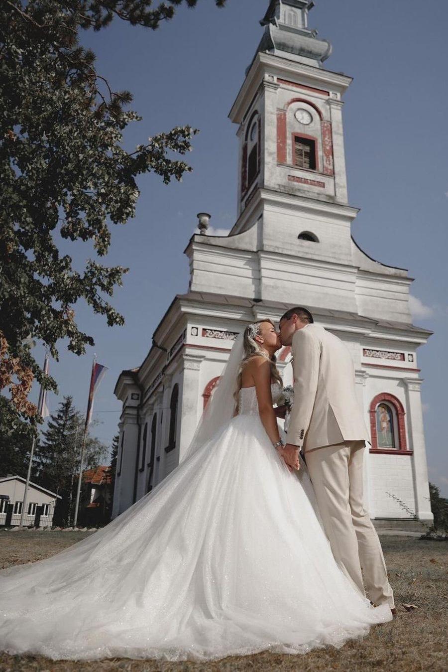 White Wedding Dress Sweetheart Ball Gown Beaded Sleeveless Cathedral Train Tulle Bridal Gown