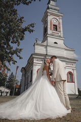 White Wedding Dress Sweetheart Ball Gown Beaded Sleeveless Cathedral Train Tulle Bridal Gown