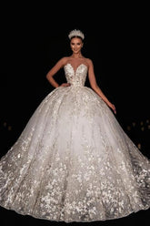 White Wedding Dress Sweetheart Sleeveless Beaded Ball Gown Lace Tulle Bridal Gown With Appliques
