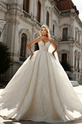 White Wedding Dress Sweetheart Sleeveless Sequined Beaded Ball Gown Tulle Bridal Gown