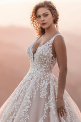 White Wedding Dress V Neck Spaghetti Strap A Line Sleeveless Backless Tulle Long Lace Bridal Gown With Appliques