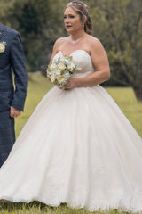 Dreamyannie Plus Size Wedding Dresses Sweetheart Neck A Line Bridal Gowns with Lace Appliques