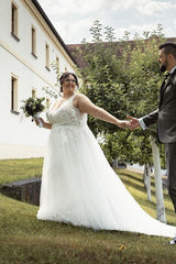 Dreamyannie Plus Size Beach Wedding Dress V Neck A Line Tulle Bridal Gown with Lace Appliques