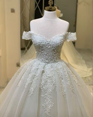 Sweetheart Off-the-Shoulder A-Line Wedding Dress with Ruffles and Lace Appliques