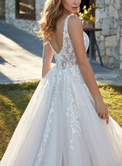 V-Neck Sweep Train Tulle Wedding Dress With Lace