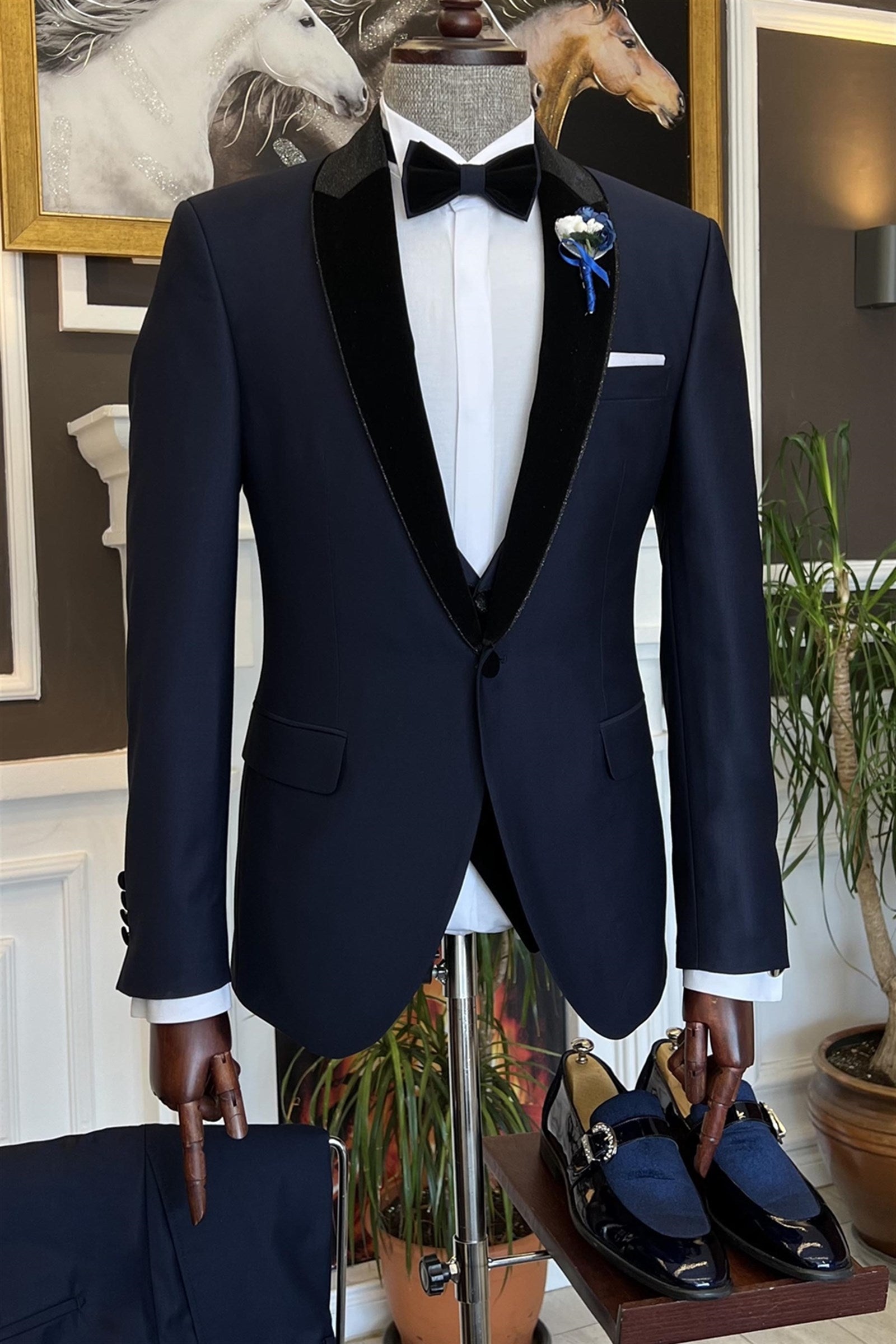 Fancy Navy Blue Peaked Lapel 2-Piece Men's Prom Suit