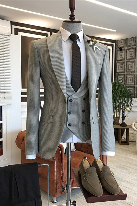 Light Gray Peaked Lapel 3-Piece Slim Business Suit