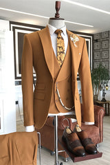 Light Khaki Three-Piece Peaked Lapel Prom Suit