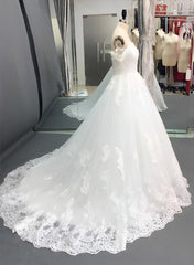 Vintage Ball-Gown Wedding Dresses Off-The-Shoulder Short Sleeves Tulle Lace Court Train