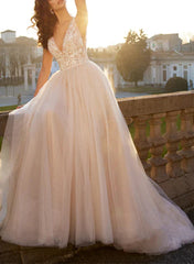 V-neck Sleeveless Lace/Tulle Wedding Dresses With Appliques Lace