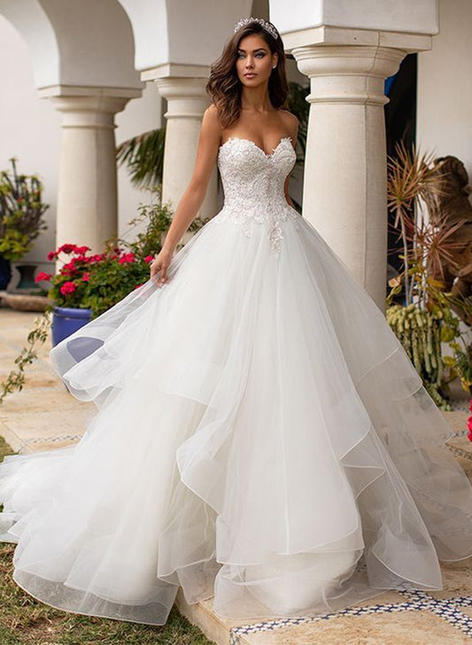 Sweetheart Lace/Tulle Wedding Dresses With Cascading Ruffles