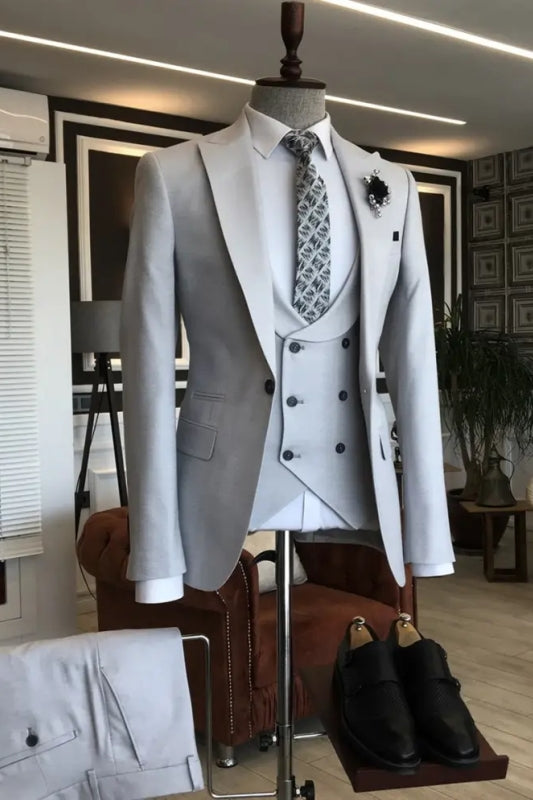 Light Gray Three-Piece Peaked Lapel Business Suit