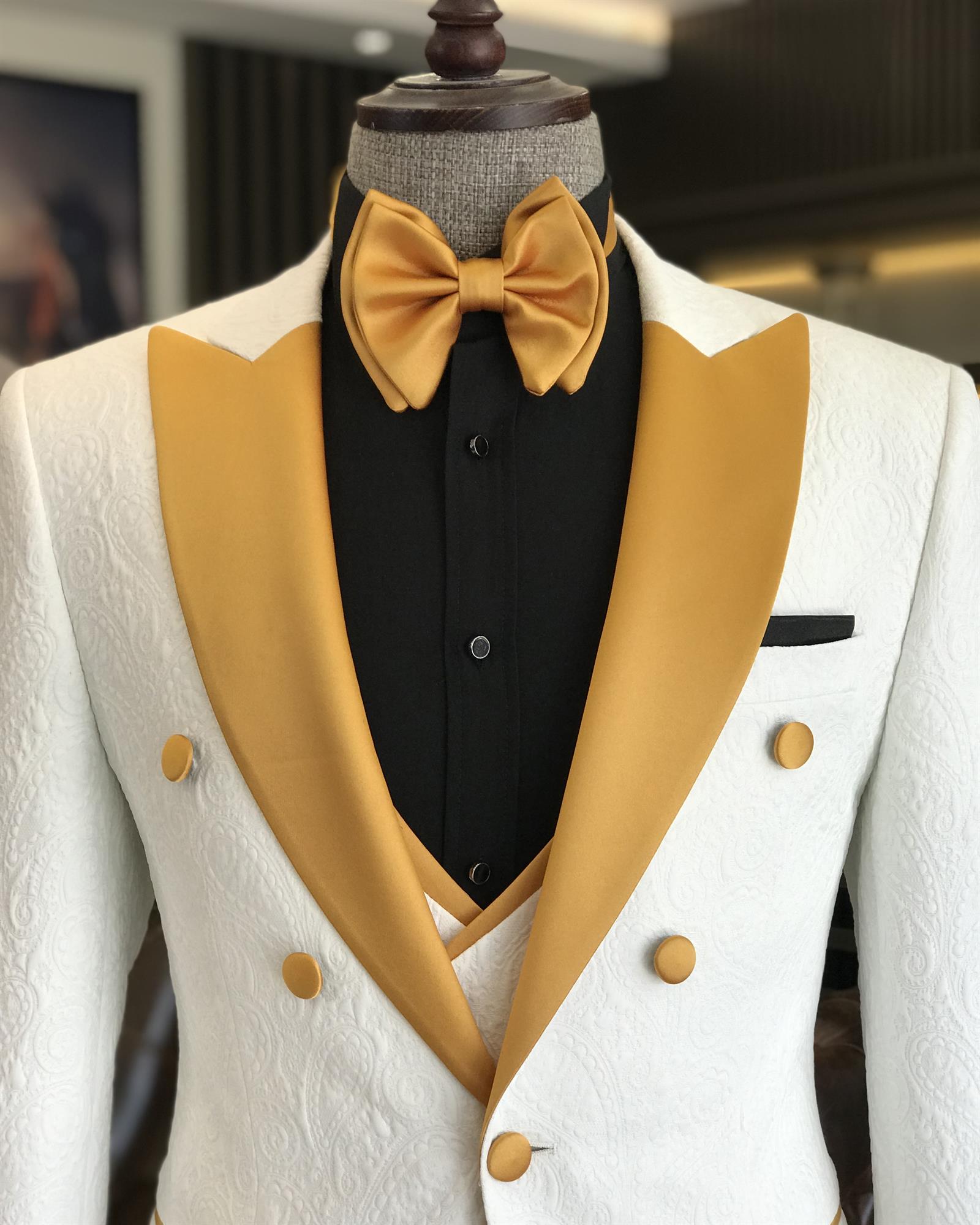 White Jacquard Three-Piece Peaked Lapel Wedding Suit for Men