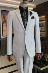 New Arrival White Notched Lapel Striped Prom Suit for Men