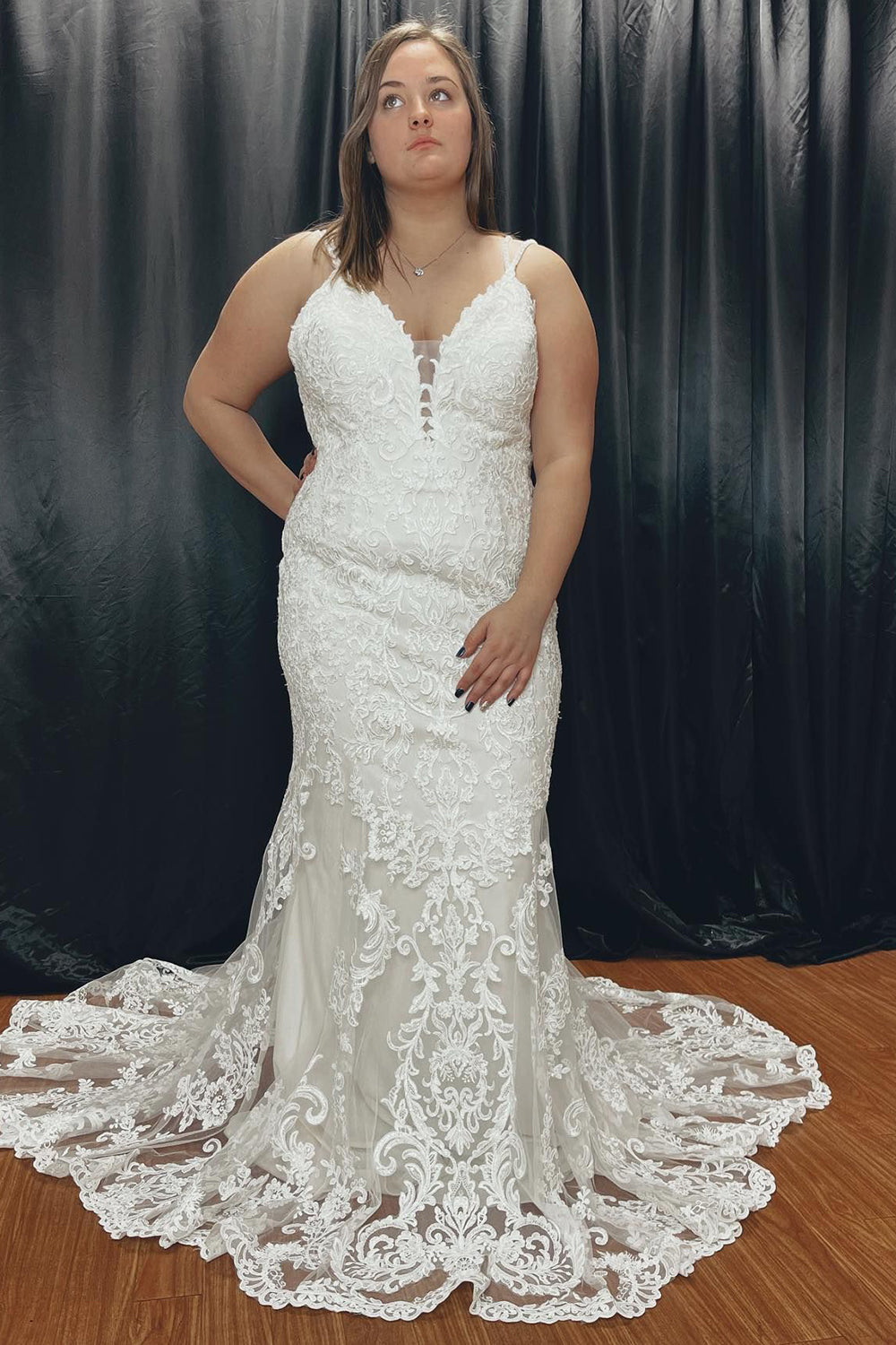 Beautiful Mermaid V-Neck White Plus Size Lace Wedding Dress