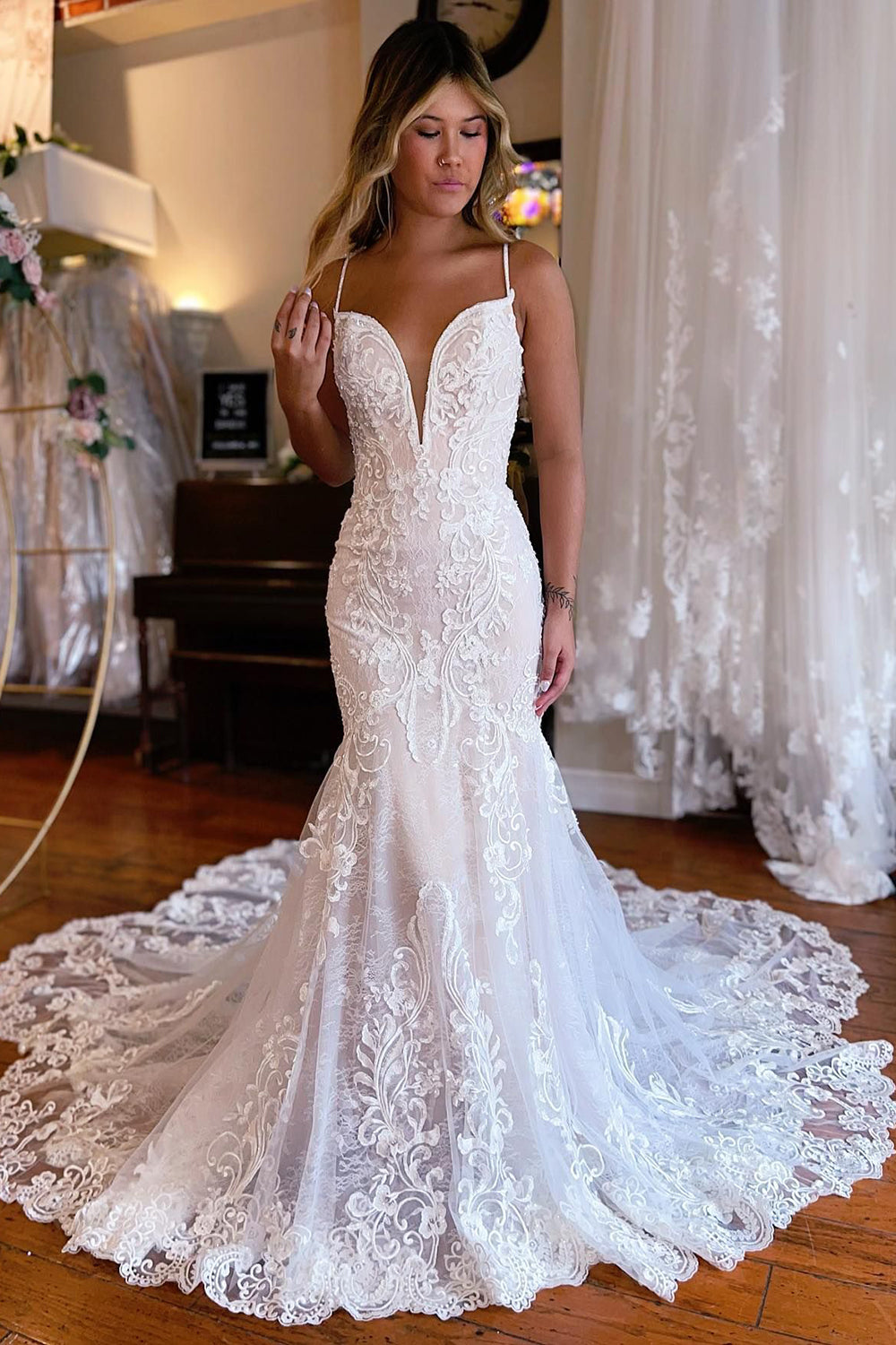 Elegant Ivory Mermaid Spaghetti Straps Backless Long Lace Wedding Dress