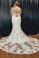 Beautiful Mermaid V-Neck White Plus Size Lace Wedding Dress