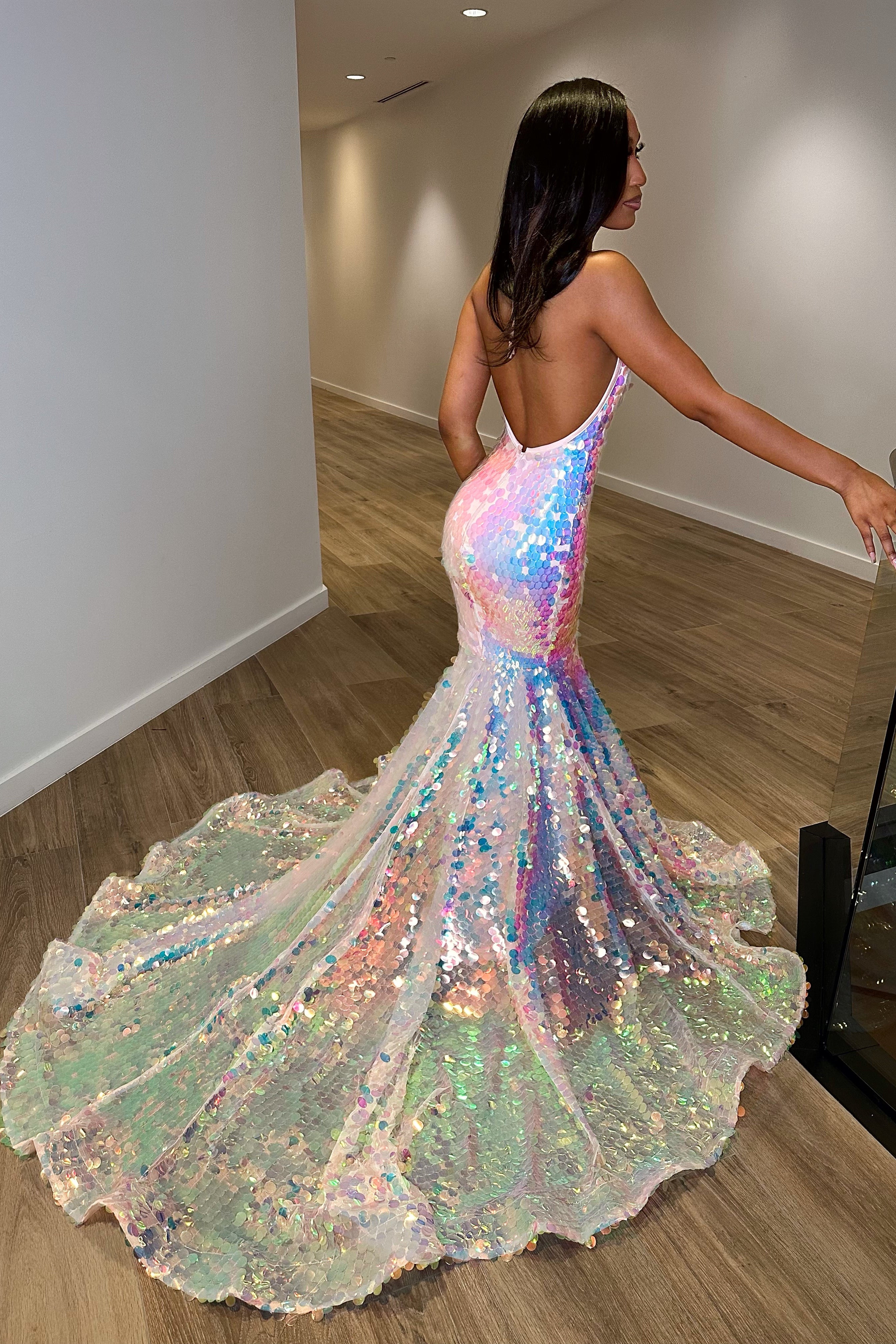 Sequins Halter V Neck Mermaid Evening Dress with Tulle