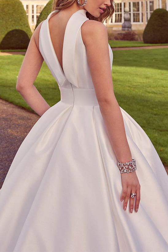 A-Line Halter Sleeveless Sweep Train Satin Beach Wedding Dresses With Pockets