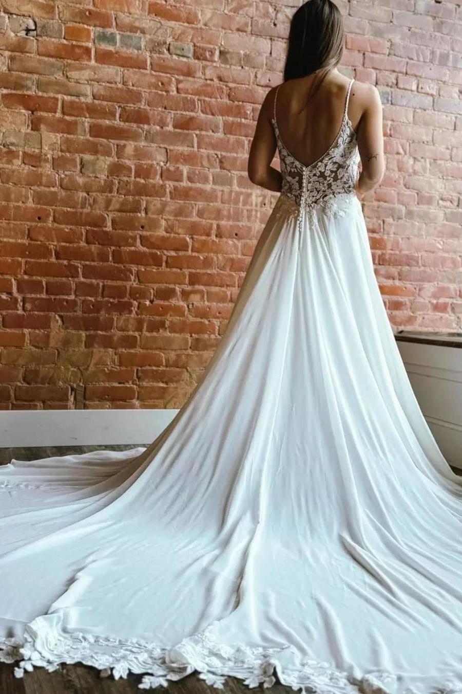 A Line Lace Spaghetti Straps Sleeveless White Beach Wedding Dress Bridal Gown With Split Train