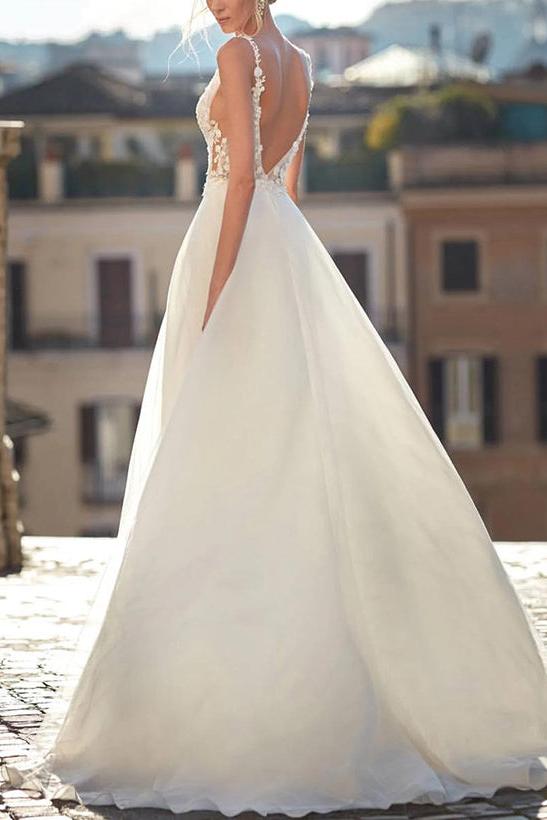 A-Line V-Neck Sleeveless Tulle Beach Wedding Dresses With Appliques Lace