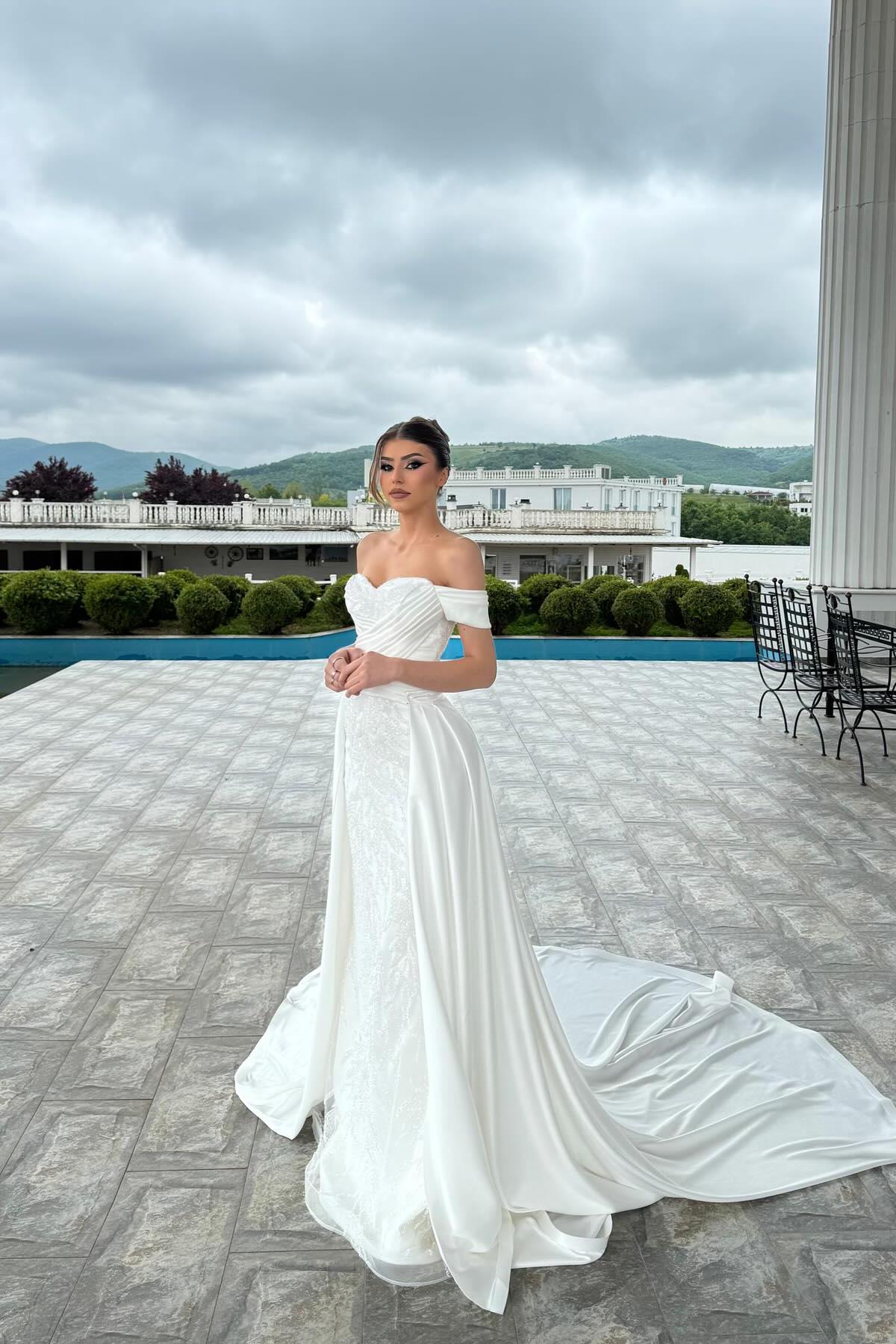 A Line Wedding Dress Off The Shoulder Sleeveless Appliques White Bridal Gown with Panel Train