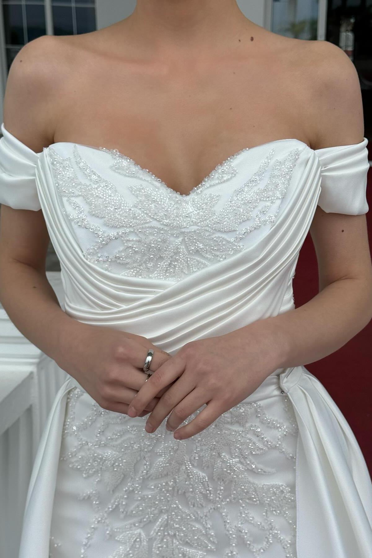 A Line Wedding Dress Off The Shoulder Sleeveless Appliques White Bridal Gown with Panel Train