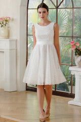 Ivory Tulle Scoop Neck A-Line Sleeveless Graduation Dress