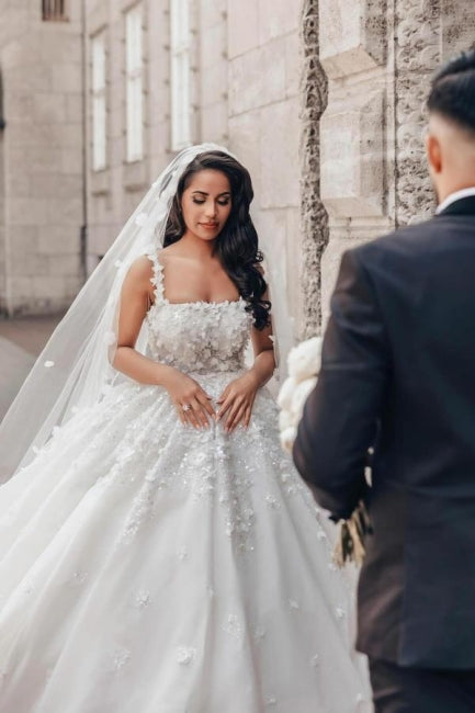 Ball Gown Lace Square Sleeveless White Wedding Dress Bridal Gown With Appliques