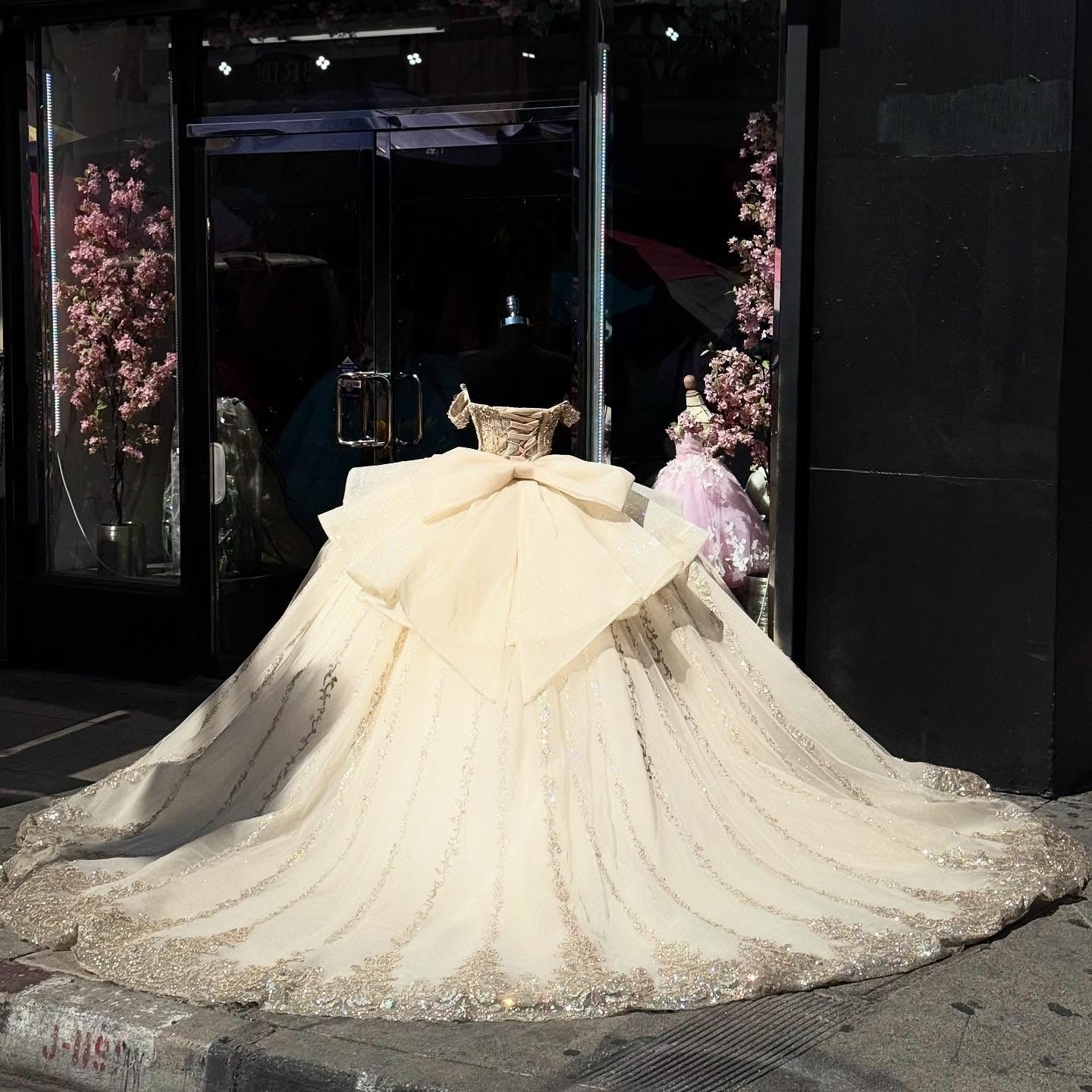 Ball Gown Off Shoulder Sleeveless Beaded Gold Appliques Bow Knots Champagne Tulle Quinceanera Dress Birthday Party Dress Evening Formal Gown For Sweet 16