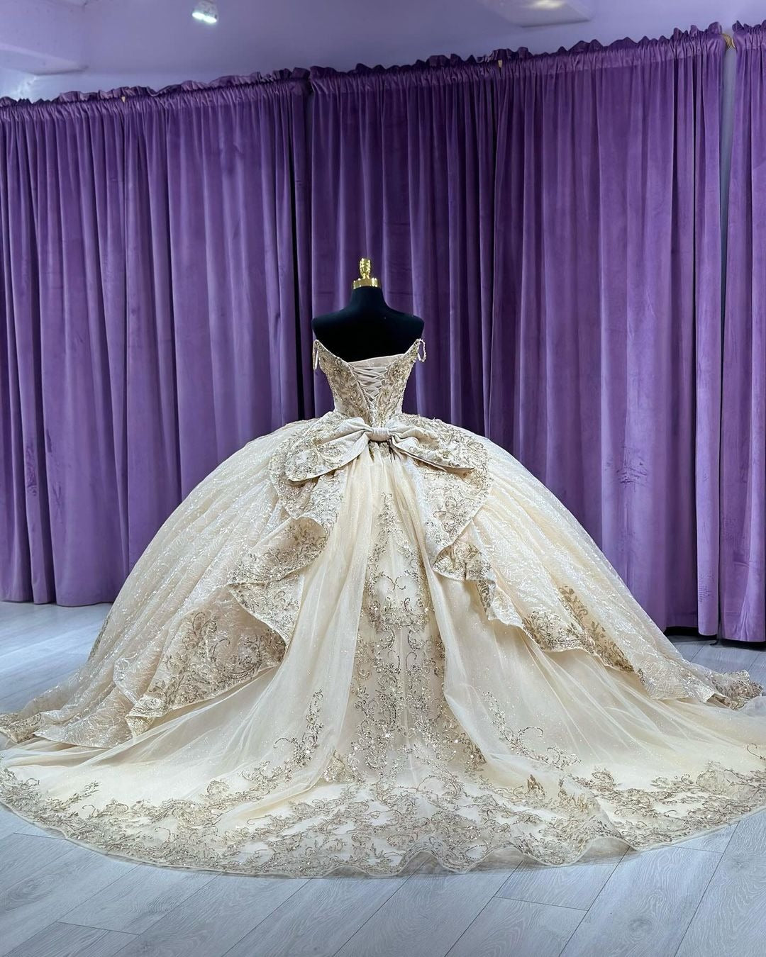 Ball Gown Sweetheart Neck Spaghetti Straps Lace Appliques Beaded Tiered Ruffles Champagne Tulle Quinceanera Dress Ball Gown For Sweet 16