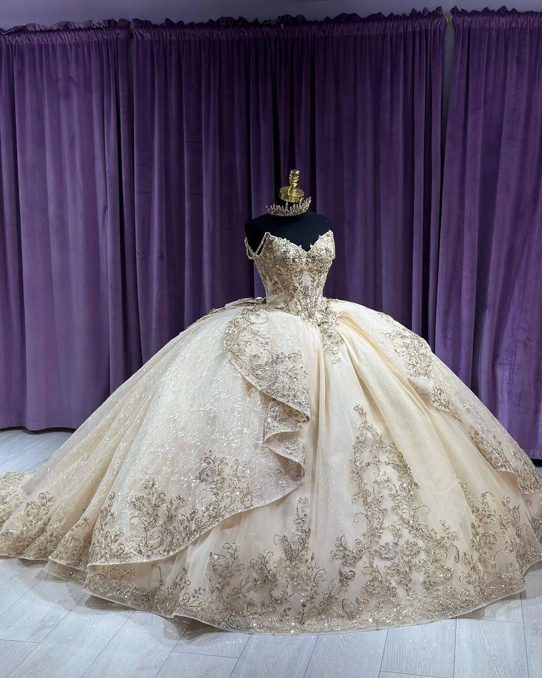 Ball Gown Sweetheart Neck Spaghetti Straps Lace Appliques Beaded Tiered Ruffles Champagne Tulle Quinceanera Dress Ball Gown For Sweet 16
