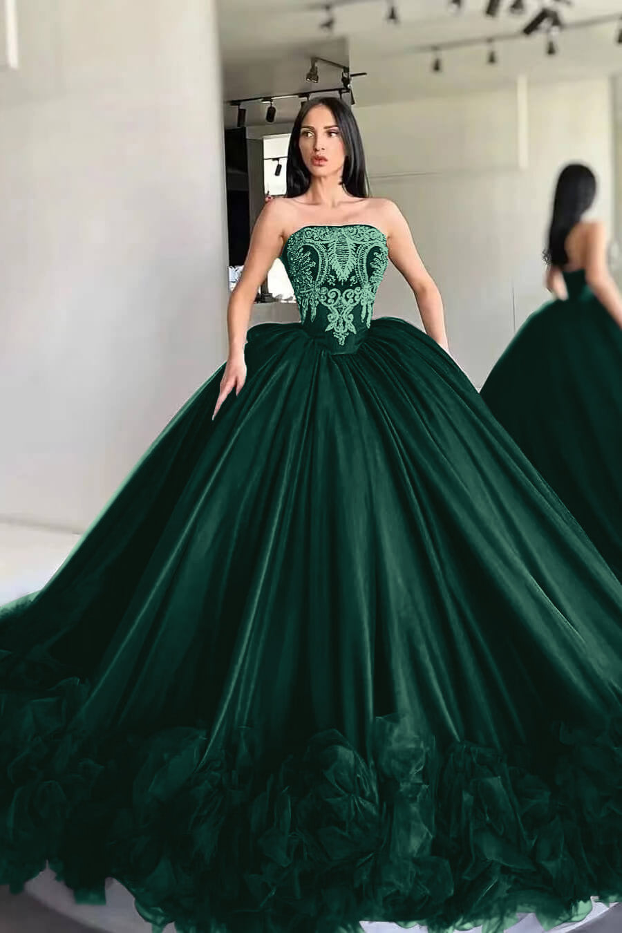 Black Ball Gown Prom Dress Sleeveless Strapless Evening Dress With Lace Appliques