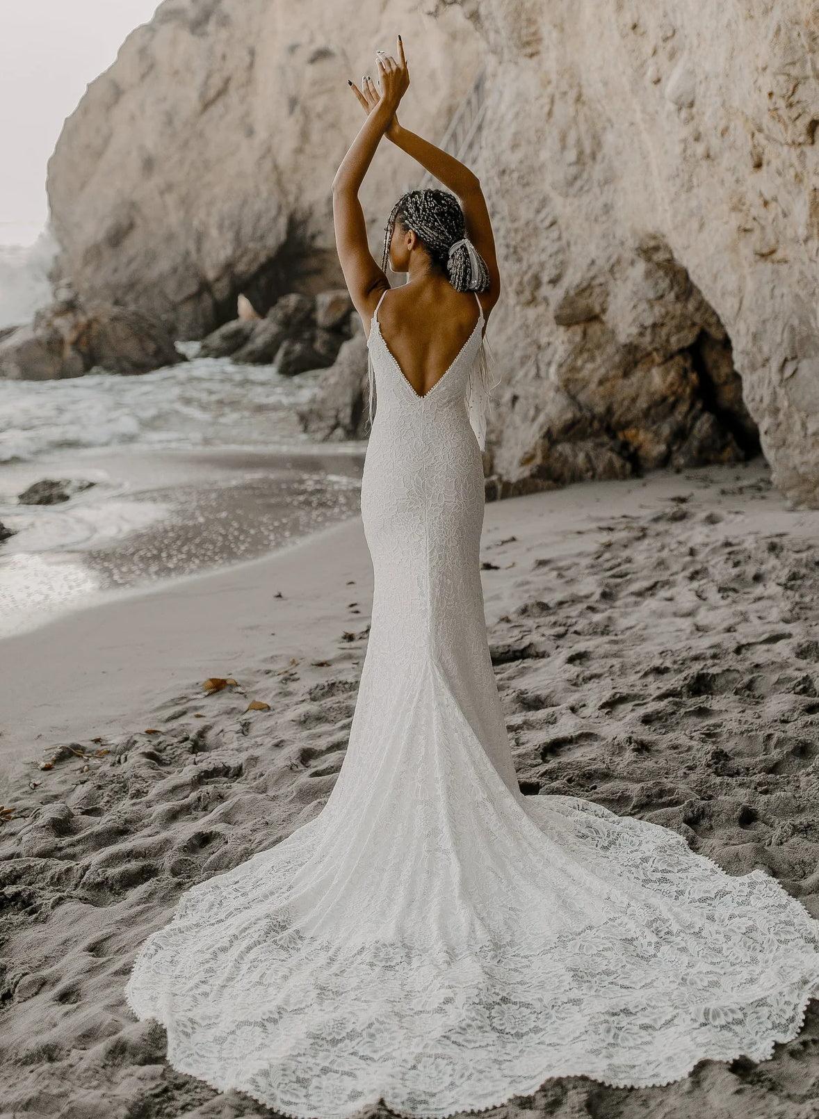 Boho Lace Open Back Mermaid Beach Wedding Dresses With Court Train