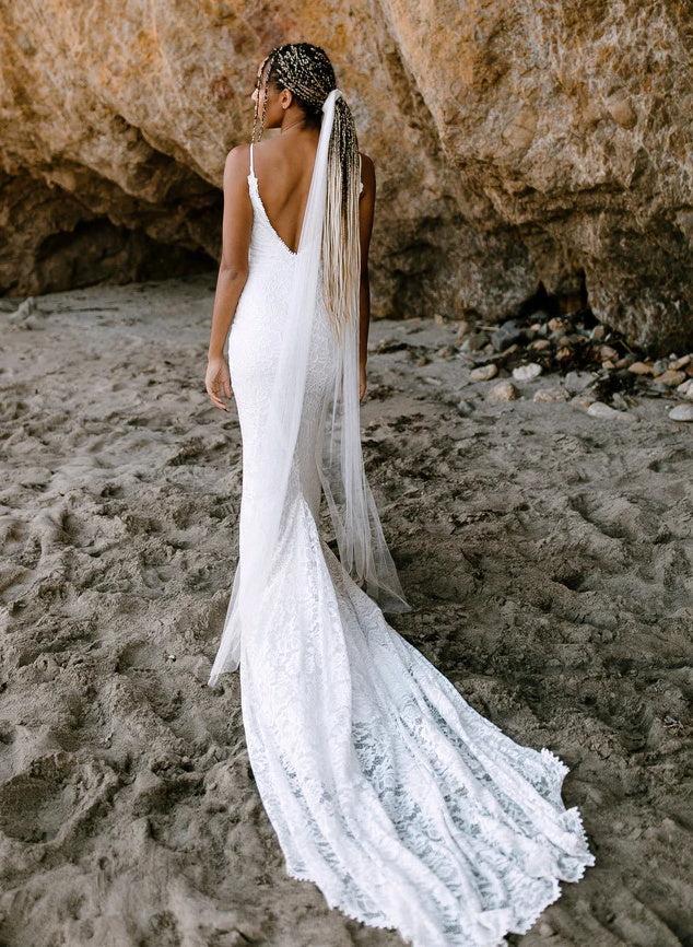 Boho Lace Open Back Mermaid Beach Wedding Dresses With Court Train