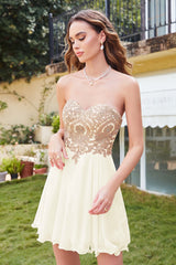 Ivory Chiffon Graduation Dress A Line Sweetheart Short Prom Dress with Appliques