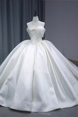 Champagne Chapel Train Princess Quinceanera Dress Elegant Satin Long Sweet 16 Dress Ball Gown Dress