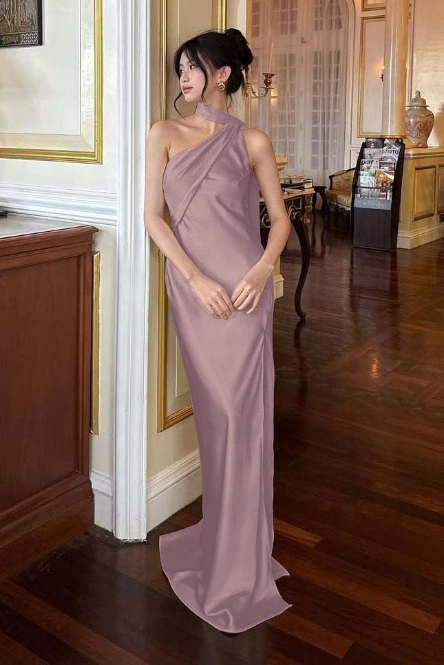 Champagne Sheath/Column Prom Dress Sleeveless Halter Neck Satin Evening Dress