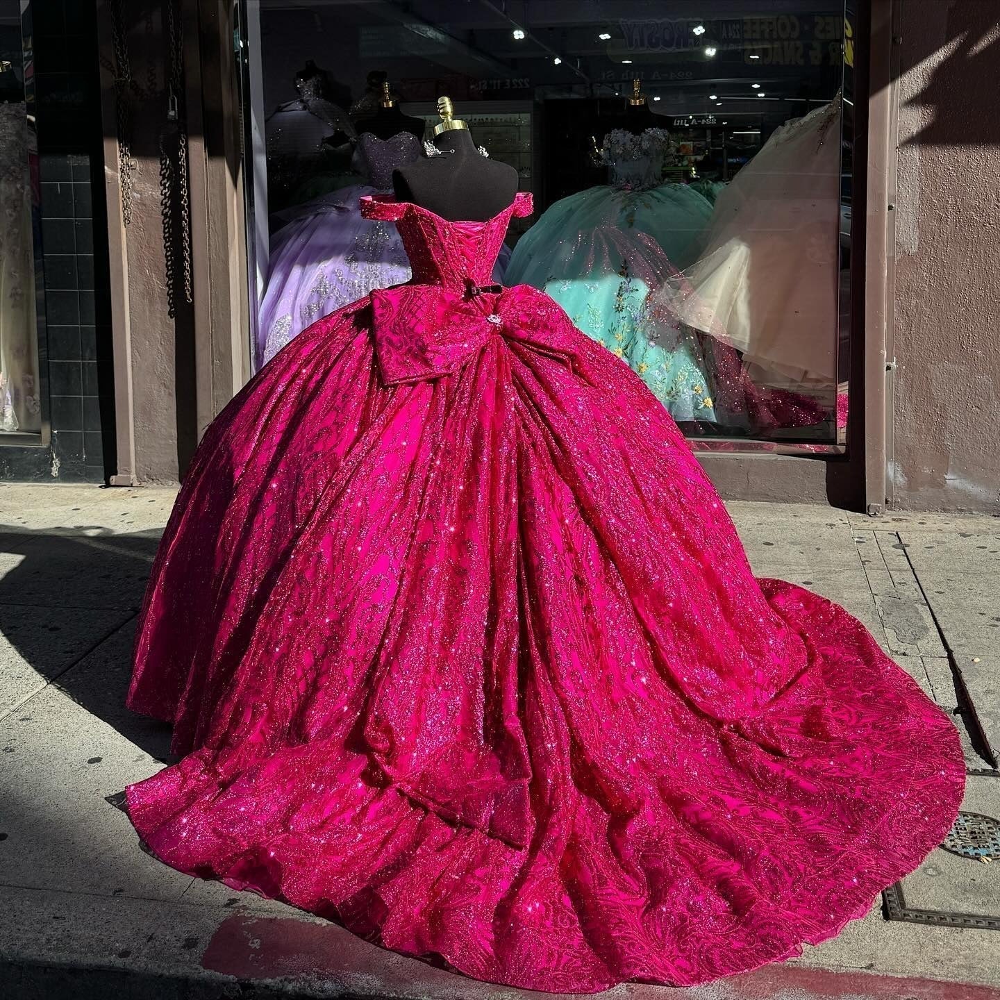 Chic & Modern Ball Gown Off Shoulder Sweetheart Neck Hot Pink Tulle Quinceanera Dress Princess Evening Party Gown For Sweet 16 Dress