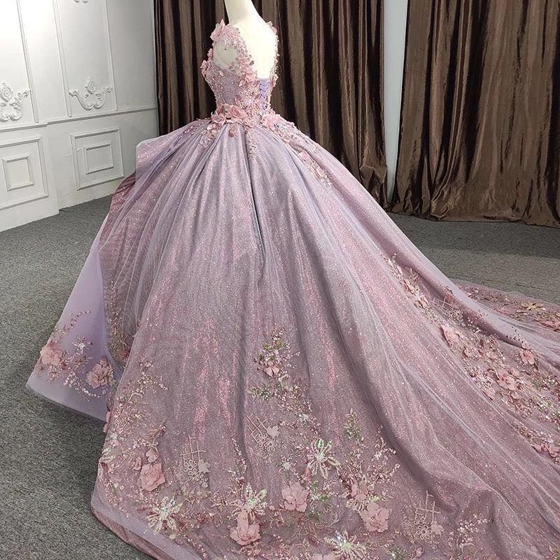 Chic & Modern Ball Gown V Neck Lace Appliques Beaded Tiered Lilac Tulle Quinceanera Dress Princess Party Gown For Sweet 16