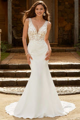 Ivory Mermaid Wedding Dress V Neck Bridal Dress with Appliques