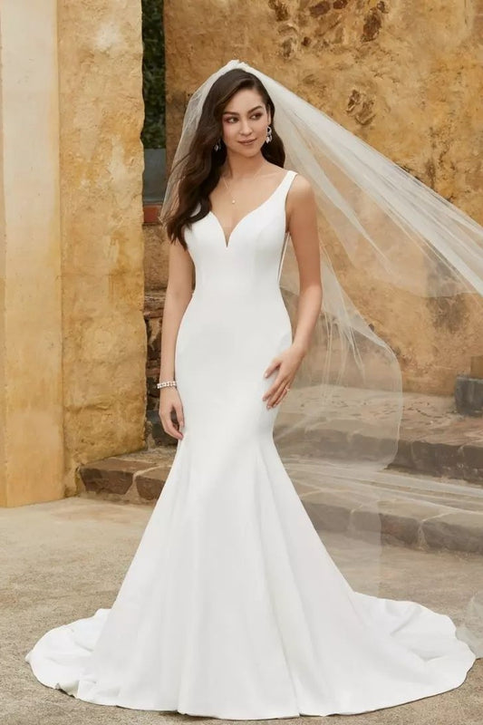 Ivory Wedding Dress V Neck Mermaid Sleeveless Bridal Dress