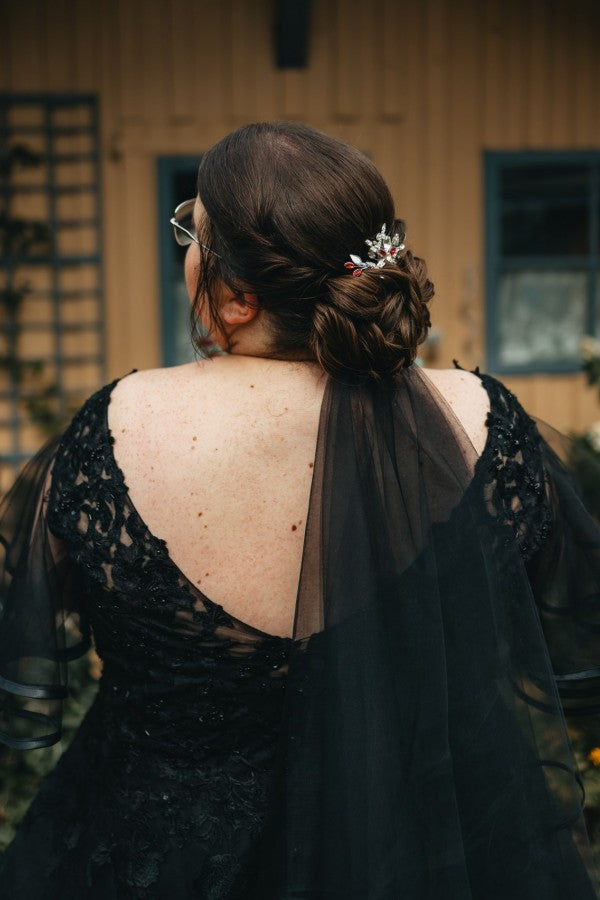 Dreamyannie Black Plus Size Wedding Dress Short Sleeve A Line V Neck Bridal Gown with Lace Appliques