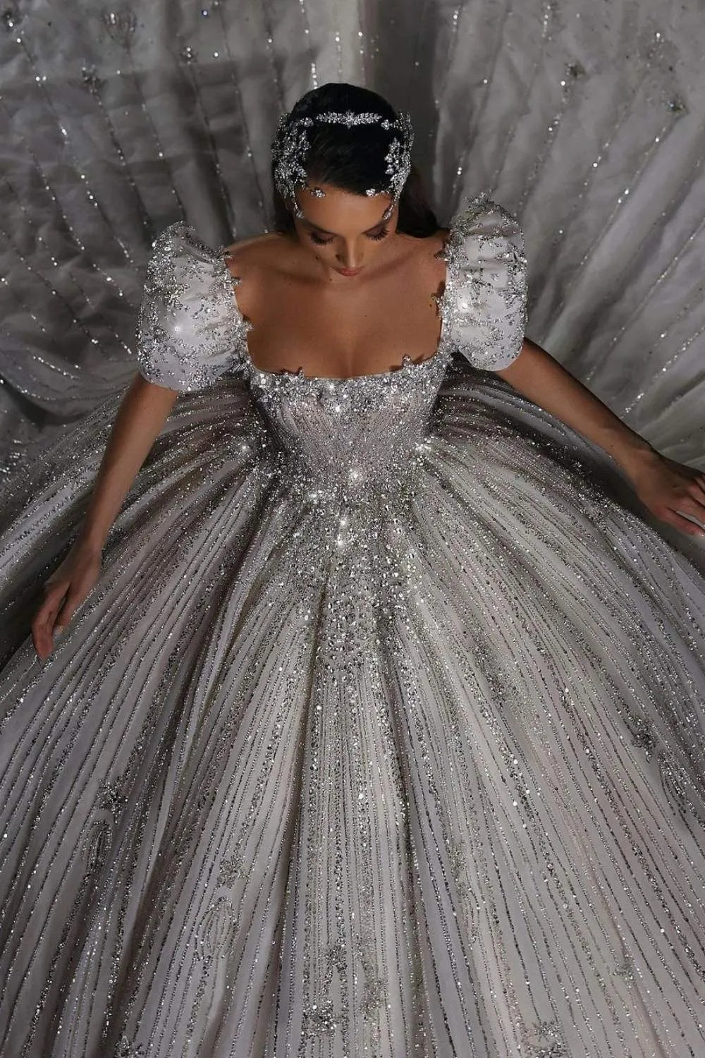 Dreamyannie Luxury Short Sleeve Wedding Dress Ball Gown Square Neck Bridal Gown with Beadings and Rhinestones