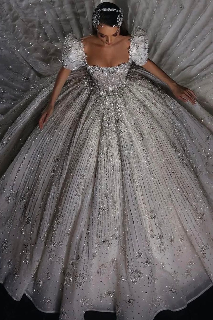 Dreamyannie Luxury Short Sleeve Wedding Dress Ball Gown Square Neck Bridal Gown with Beadings and Rhinestones