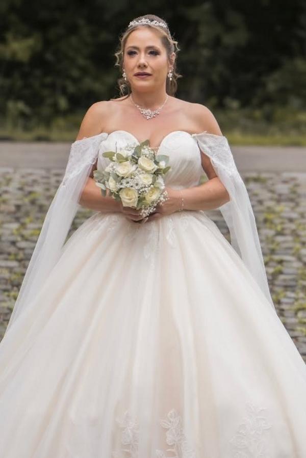 Dreamyannie Plus Size Wedding Dresses Sweetheart Neck A Line Bridal Gowns with Lace Appliques