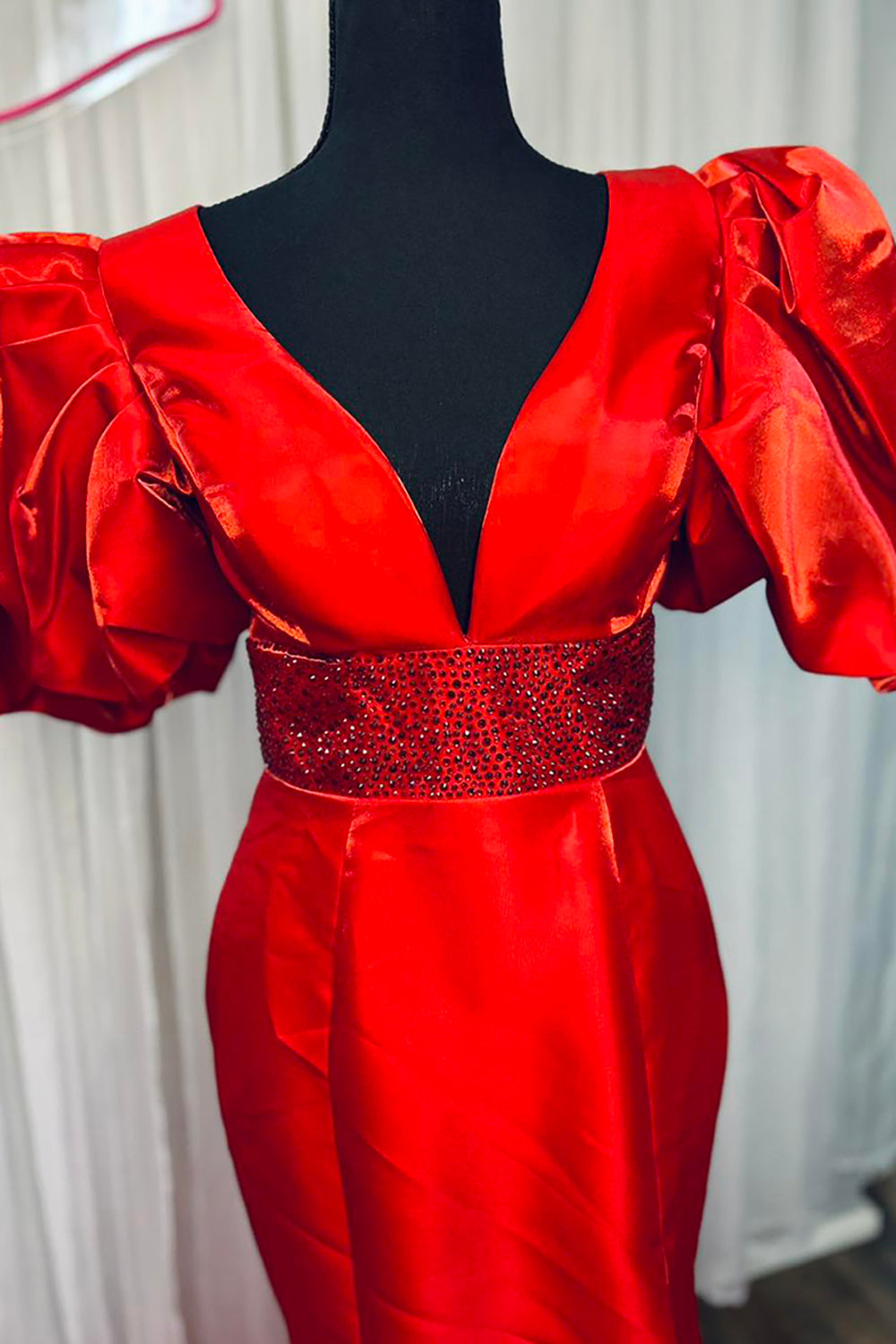 Dreamyannie Red Prom Dress Mermaid Beaded V-Neck Long Evening Dress With Puff Sleeves