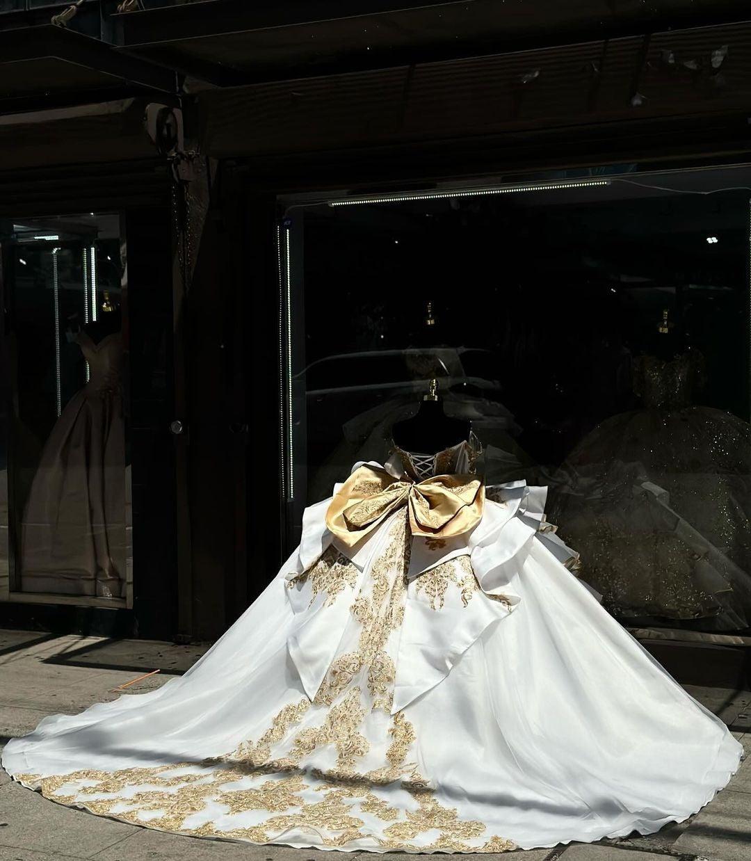 Elegant & Gorgeous Ball Gown Off Shoulder Gold Appliques Beaded Tiered Princess Evening Party Dress Quinceanera Dress For Sweet 16